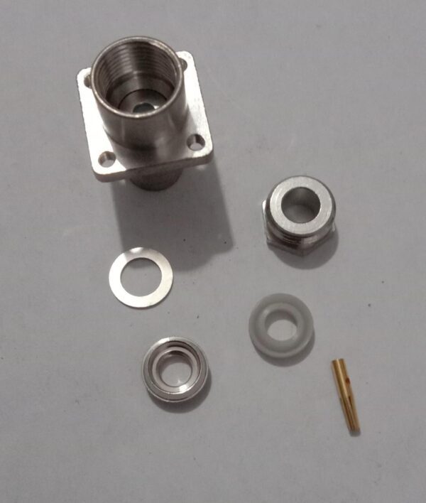 BNC F 4 HOLE LMR 200 CLAMP
